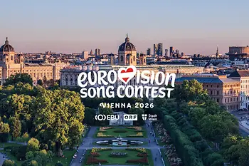 Blick über den Volksgarten mit Schriftzug "Eurovision Song Contest" und Logos von EBU, ORF und Stadt Wien