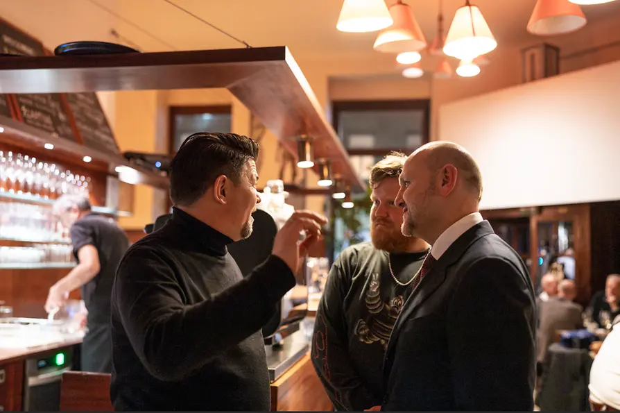 Norbert Kettner, Tim Mälzer und Lukas Mraz im Cafe Anzengruber