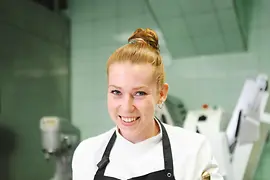 Chef-Patiessiere Natalie Stebbing im Hotel Sacher