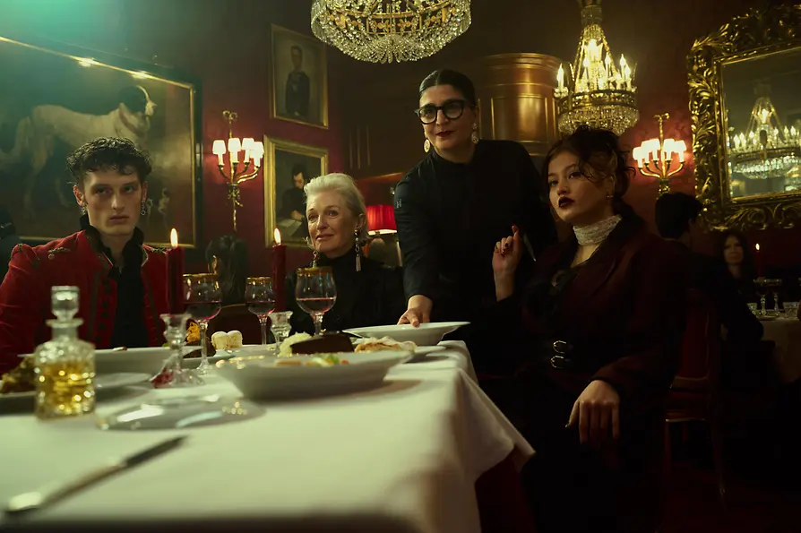 Vampire mit Haubenköchin Parvin Razavi