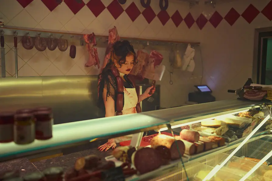 Vampirin Luna in der Fleischerei Kröppel