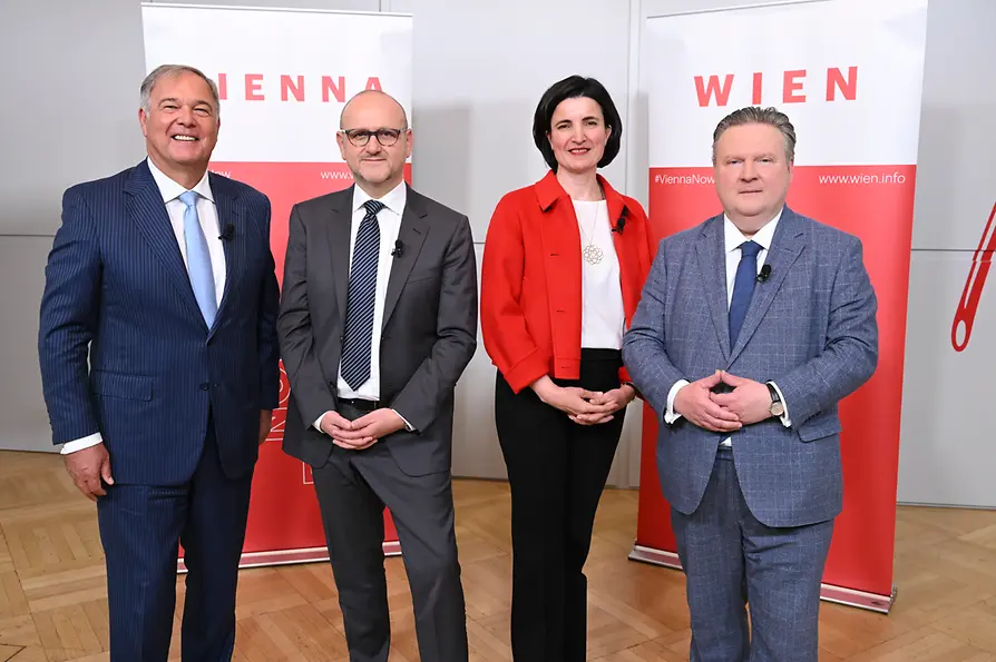 Group picture at the press conference