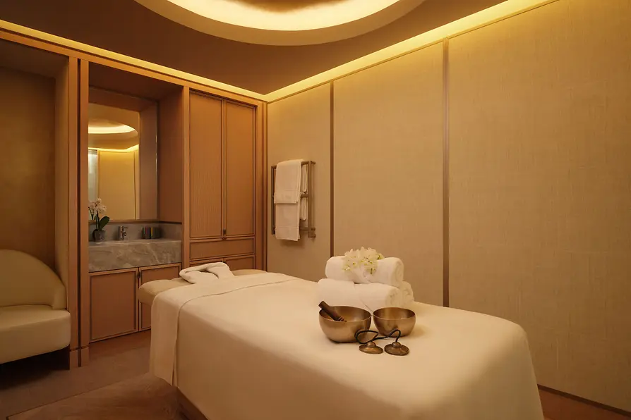 Single treatment room at Mandarin Oriental, Vienna with a massage table, towels and singing bowls.
