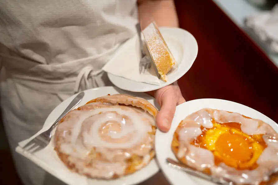 Hungry for More - Wiener Kaffeehaus - Plunder