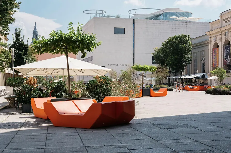 Outdoor-Möbel im MuseumsQuartier