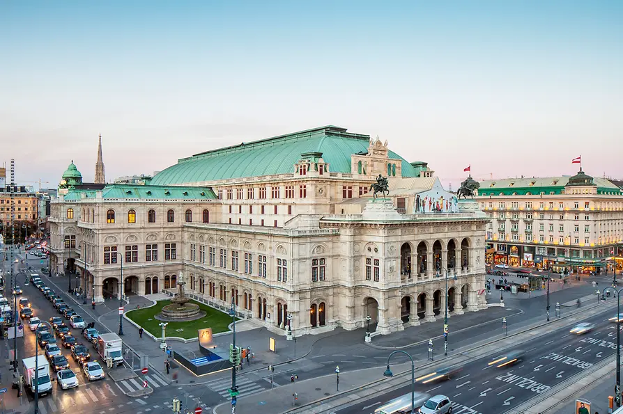 WienTourismus / Christian Stemper Vienna State Opera and the Vienna Ringstrasse