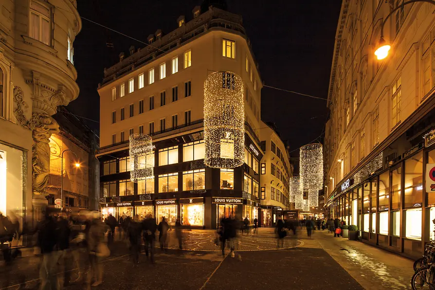 File:Bognergasse 4 Prada, Tuchlauben 3 Louis Vuitton, Wien.JPG