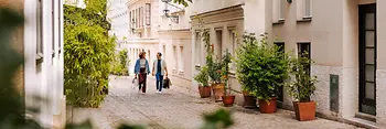 A woman and a man shopping in Spittelberg