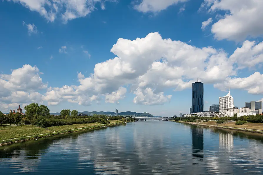 WienTourismus/Christian Stemper View over the banks of the Danube Island
