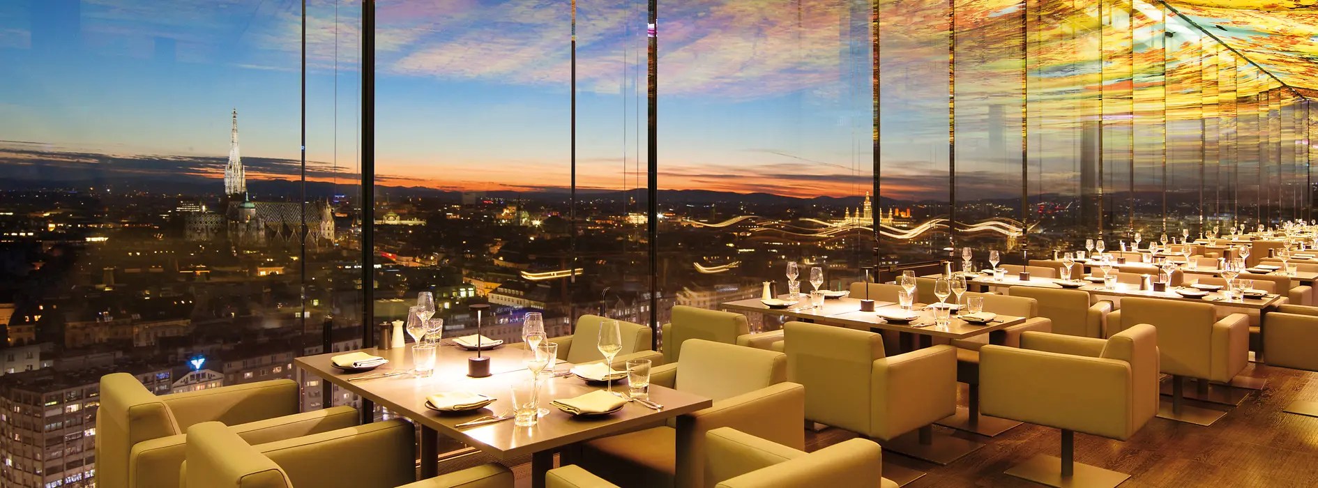 Das Loft, Restaurant mit Blick auf Wien bei Nacht