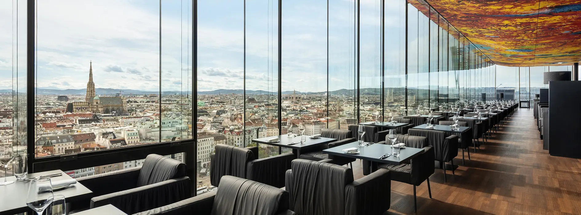 Das Loft, Restaurant mit Blick auf Wien bei Nacht