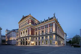 Musikverein, Aussenansicht, abends