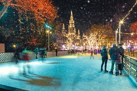Wiener Weihnachtstraum auf dem Rathausplatz, Eislaufen