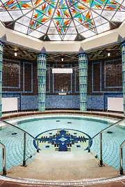 Amalienbad, round swimming pool