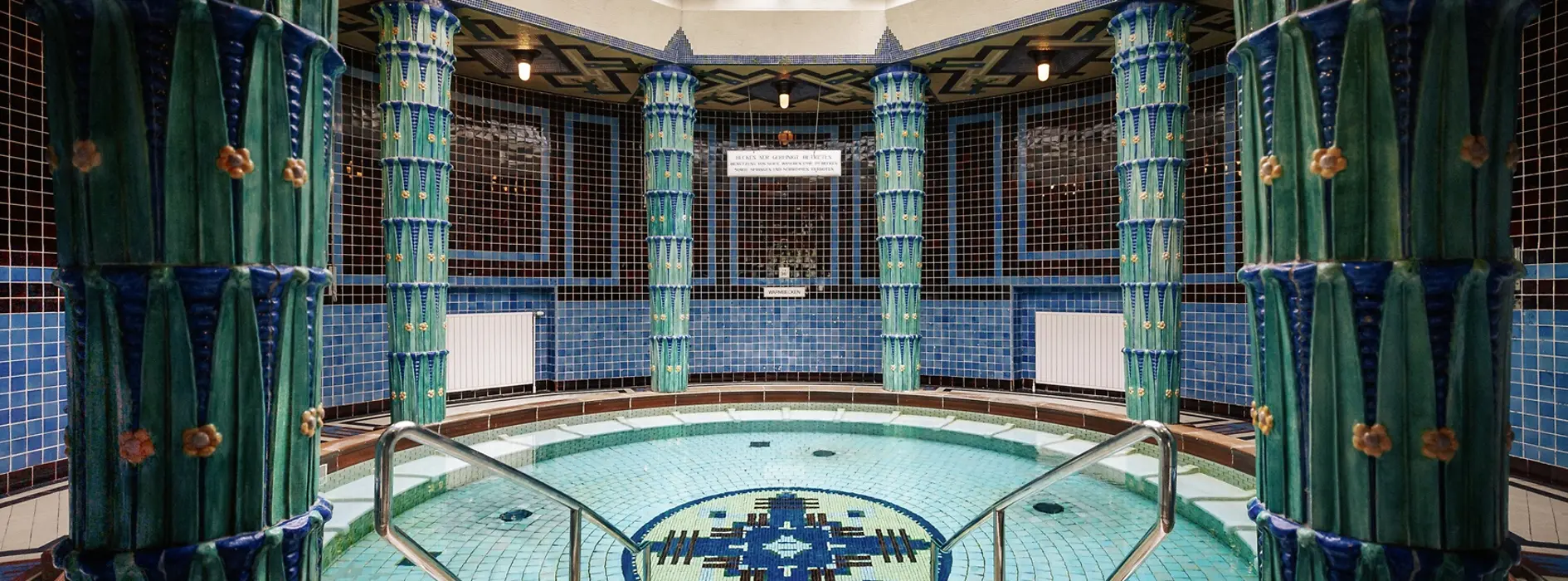 Amalienbad, round swimming pool