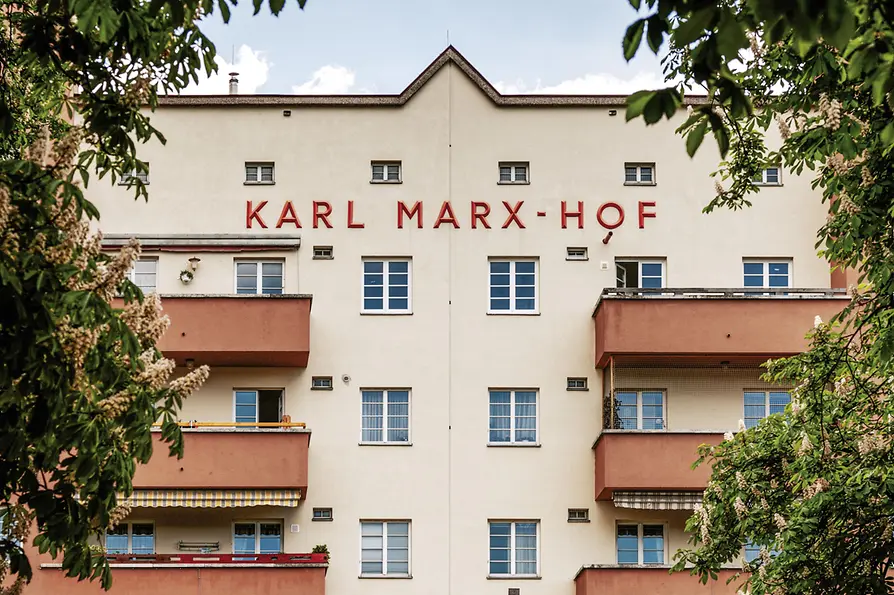 WienTourismus/Paul Bauer Karl Marx Hof, exterior view