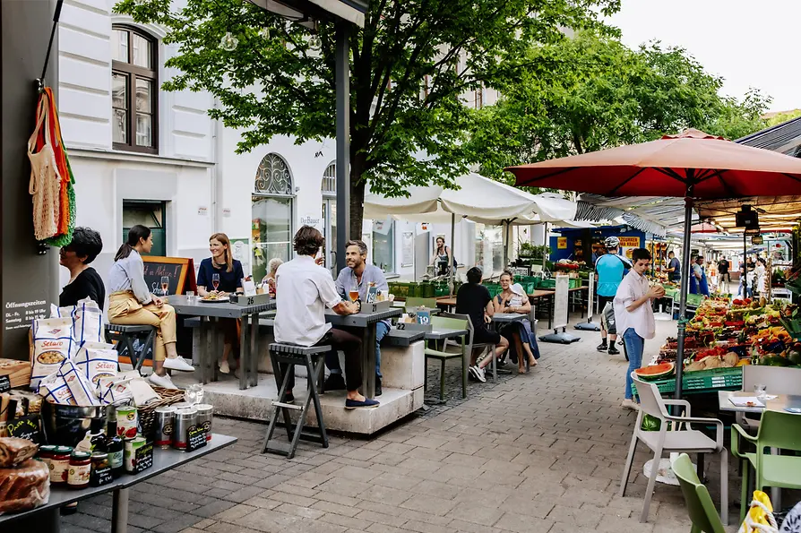 People at the Kutschkermarkt