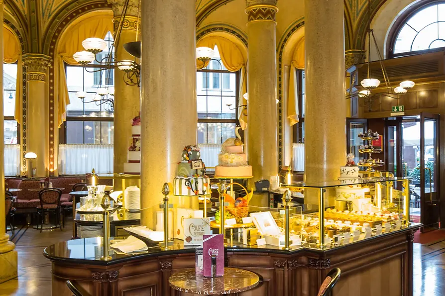 Café Central im Palais Ferstel, Wien Café Central, pastry display case