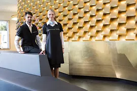 © Rainer Fehringer Dienstkleidung neue Tourist Info