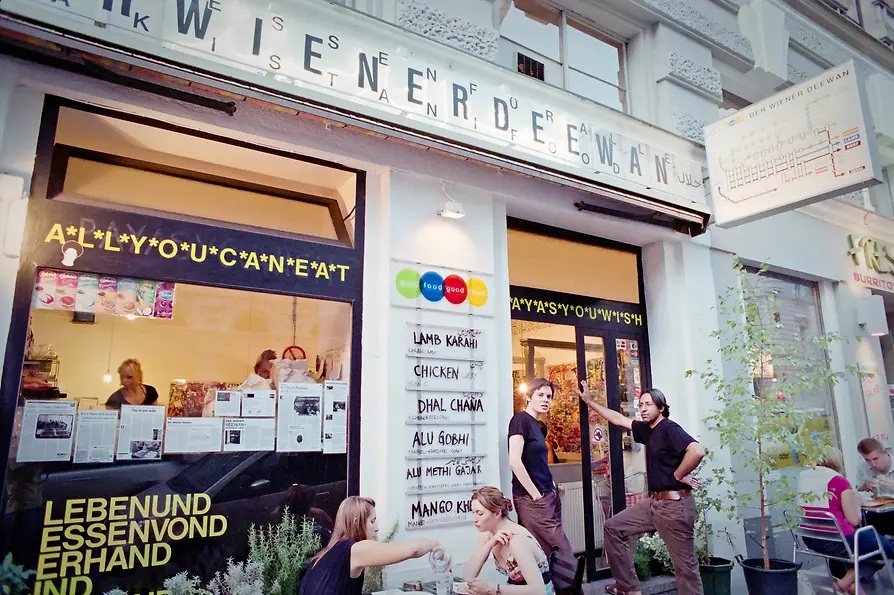 Wiener Deewan, exterior view