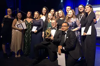 „International Receptionist of the Year“ Nikola Farkas und seine internationalen KollegInnen.