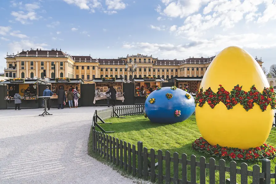 Stall at the Easter Market in front of Schönbrunn Palace