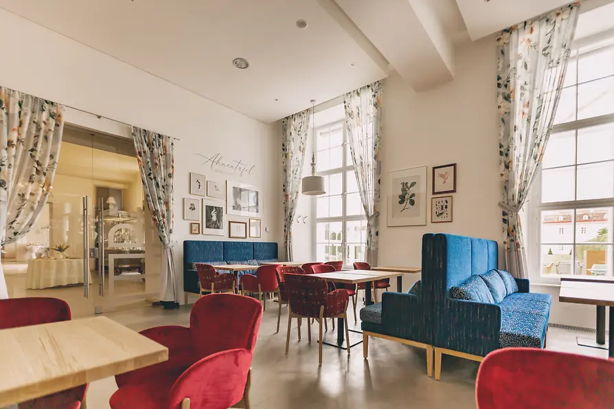 Sparrow in the Augarten, restaurant, interior view
