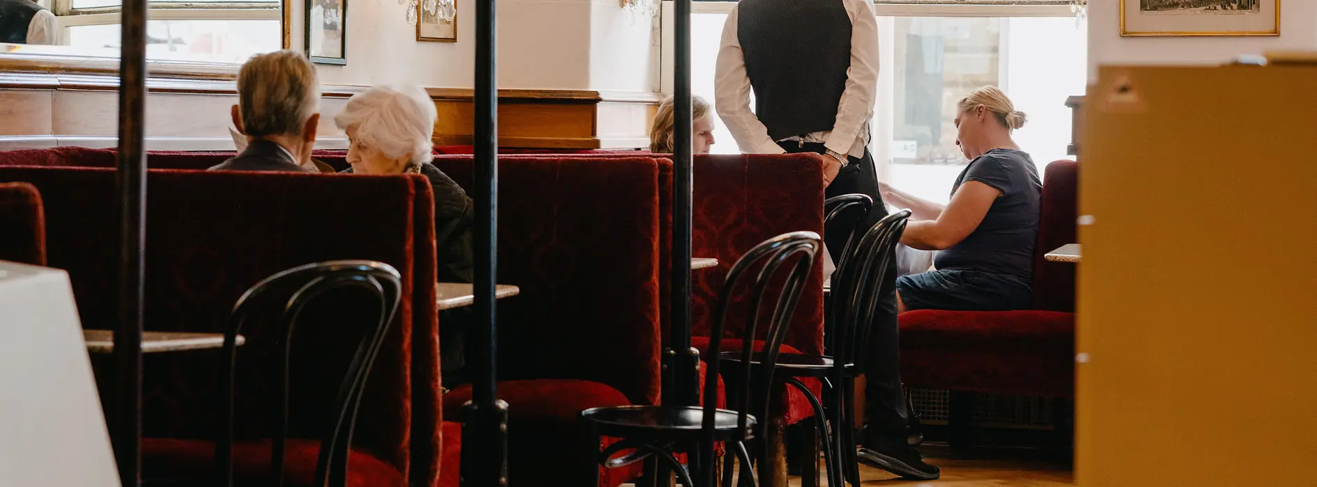 Café Frauenhuber mit Thonet-Sessel