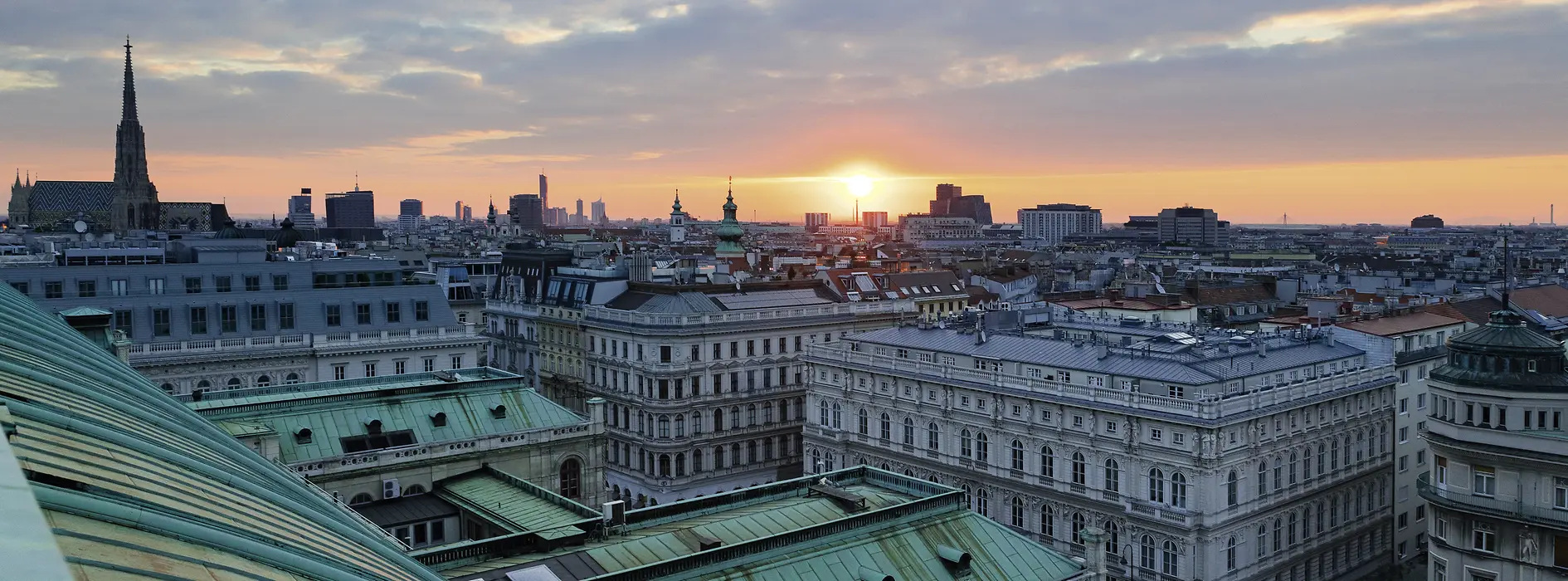 Panoramic view over Vienna's old town, in the evening