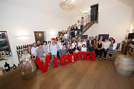Gruppenfoto der Vienna Experts, die der WienTourismus zum zehnjährigen Jubiläum seines „Vienna Experts Club International“ nach Wien eingeladen hatte