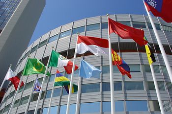 different flags in front of the UNO City