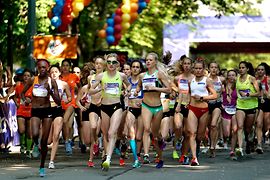 Frauenlauf, Läuferinnen beim Start