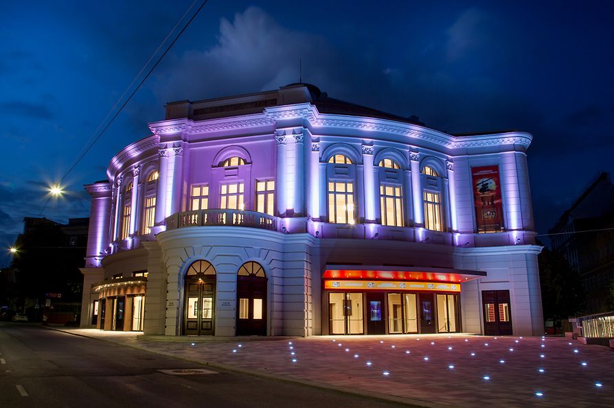 Raimund Theater, Aussenansicht
