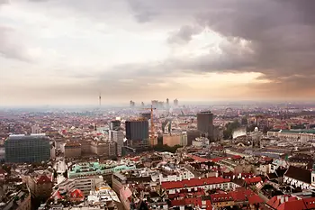 Wien von oben mit Blick auf Donauturm