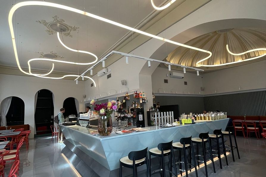 Café Bellaria: interior view