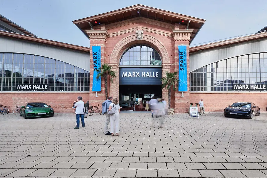 Kurz Prinz SPARK Art Fair, Marx Halle, exterior view