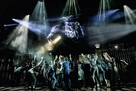 Szenenfoto Miss Saigon: Ensemble