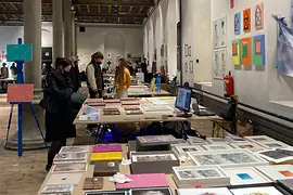 Parallel Editions, Kunstmesse, Innenansicht