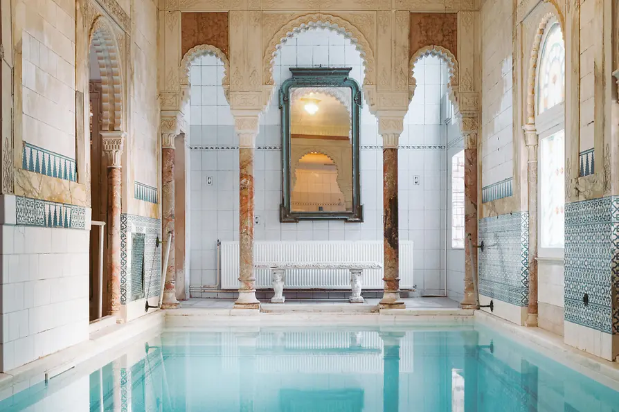 Kaiserbründl bath, interior view