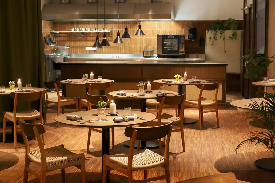 Restaurant Z’som, Innenansicht, Gäste