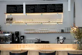 Restaurant Aspic, interior view, counter