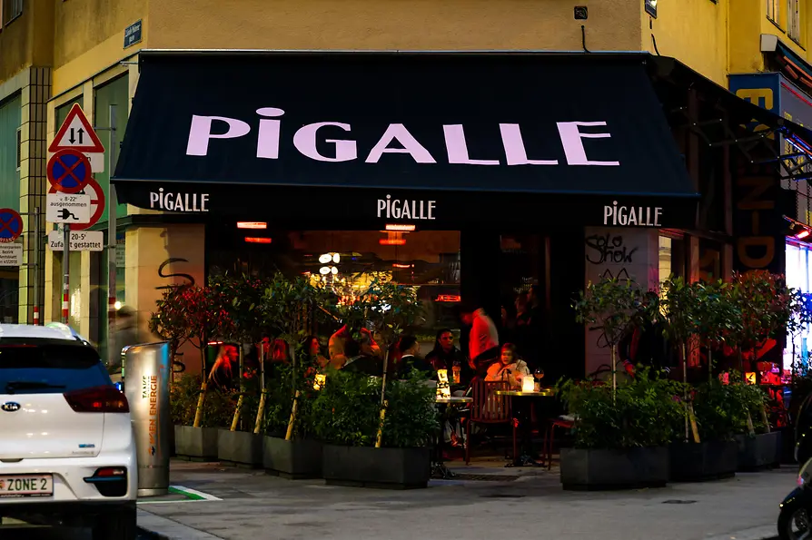 Bar Pigalle, exterior view