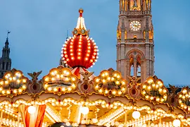 Christmas market at Rathausplatz, carousel, city hall