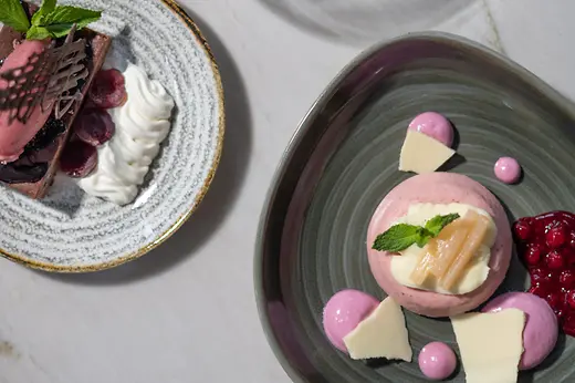 Almanac Palais Vienna, Dessert Variation, plates with different desserts