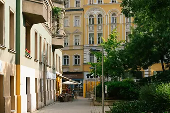 Freihausviertel, sidewalk, houses, park