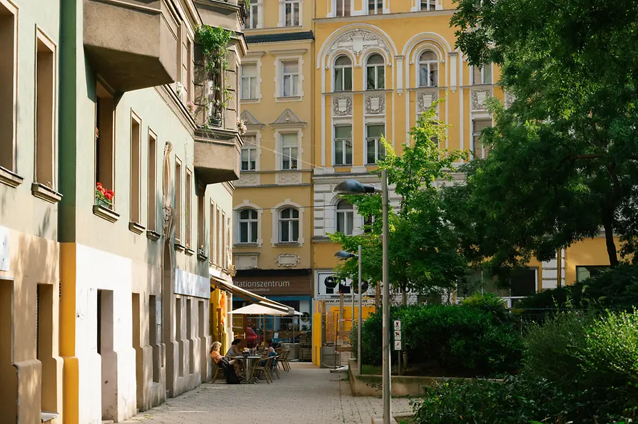 Freihausviertel, Gehsteig, Häuser, Park