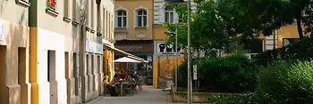 Freihausviertel, Gehsteig, Häuser, Park
