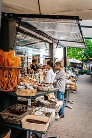 Kutschkermarkt, market stall