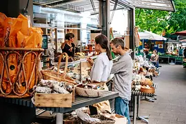 Kutschkermarkt, market stall