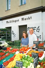 Meidlinger Markt, market stall, vegetables, market trader